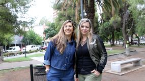 Un club de citas y amigos en Neuquén: la propuesta de dos divorciadas que surgió con una falsa boda | LM Neuquen Un club de citas y amigos en Neuquén: la propuesta de dos divorciadas que surgió con una falsa boda