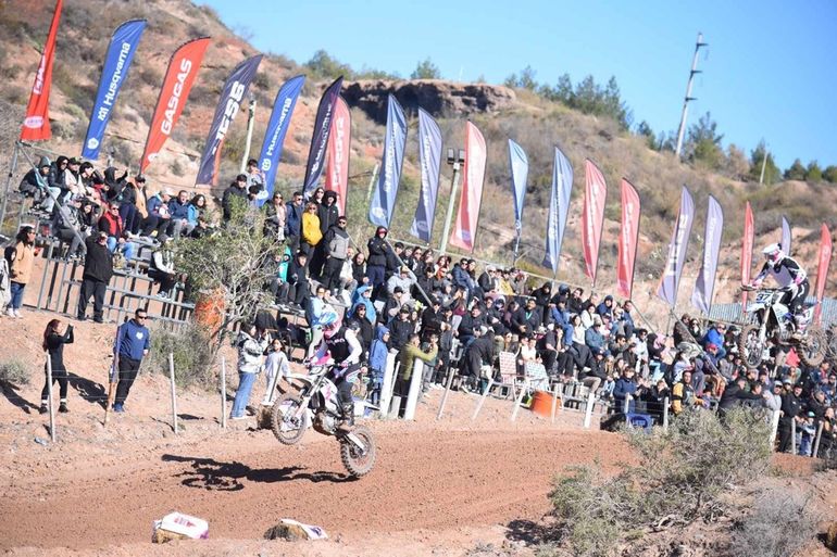 Motocross: atrapante definición y victoria de Krieger en La Barda