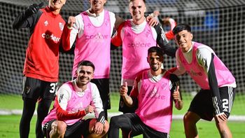 mala noticia para river: el defensor que se quebro la mano a poco de debutar mala noticia para river: el defensor que se quebro la mano a poco de debutar