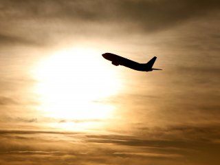 FOTO DE ARCHIVO: Un avión en el aeropuerto internacional de Múnich, Alemania, 9 de enero de 2018. REUTERS/Michaela Rehle