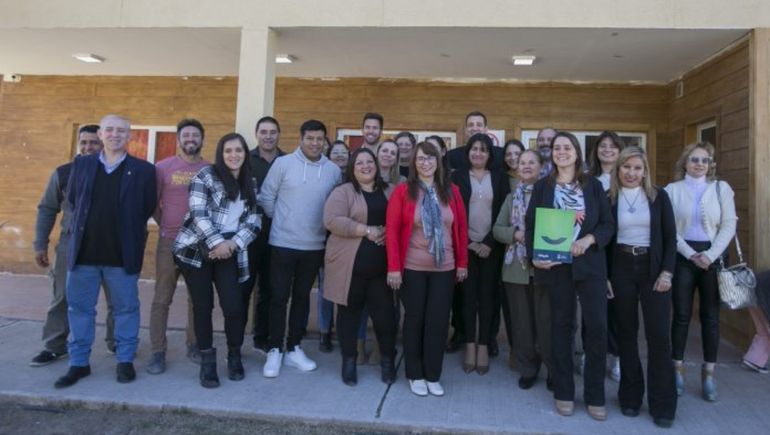 Se trata del cuarto municipio que se incorpora al Sistema Público de Promoción del Empleo Neuquino. Se trata del cuarto municipio que se incorpora al Sistema Público de Promoción del Empleo Neuquino.