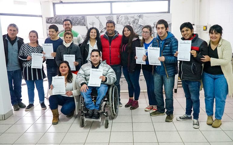 Gastón Becerra y otros agentes municipales de Zapala. Gastón Becerra y otros agentes municipales de Zapala.