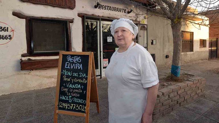 Celeste, quien hace 10 años está junto a Elvira, contó que la cocinera está transitando este despedida con 