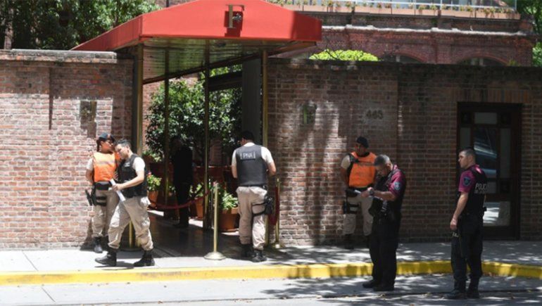 Un turista inglés murió tras ser baleado en un robo y otro está en grave estado