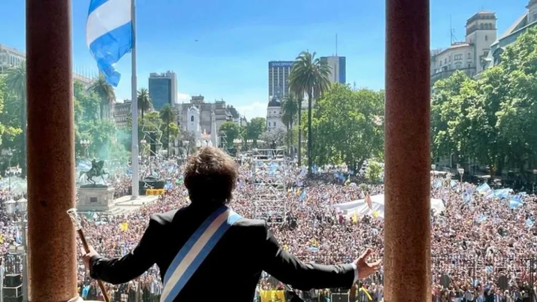 La Politica 2.0 de Javier Milei: lejos de las reuniones y cerca de las redes sociales