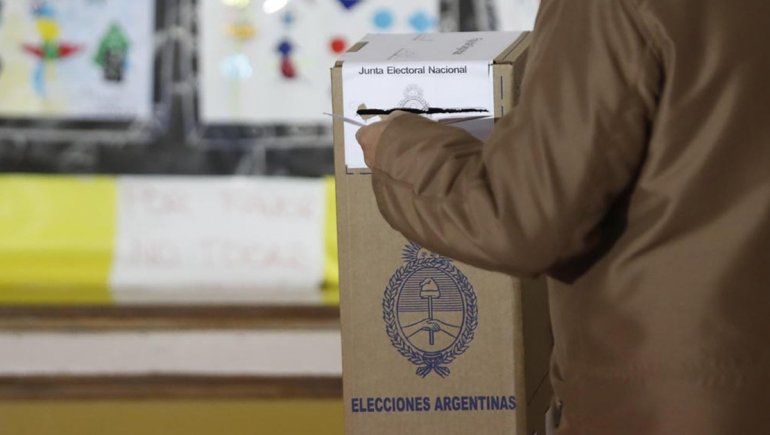 Peronistas y radicales van a las urnas, mientras el MPN debate