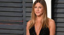 aniston dono 10.000 usd a una enfermera con covid-19 aniston dono 10.000 usd a una enfermera con covid-19