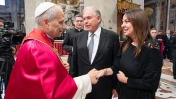 gerardo werthein y sandra pettovello representaron a javier milei en el vaticano: ¿que le regalaron al papa?