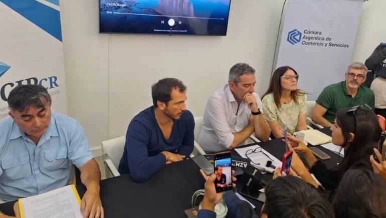 La Cámara de Comercio de Comodoro Rivadavia realizó una conferencia de prensa para difundir la denuncia.