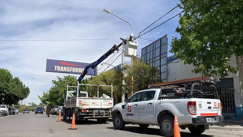 Por culpa de un camión, gran parte de Centenario se quedó sin luz: a qué hora vuelve | LM Neuquen Por culpa de un camión, gran parte de Centenario se quedó sin luz: a qué hora vuelve