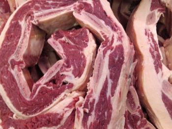 Los ganaderos lanzan una ofensiva judicial para frenar la resolución del SENASA que permite el ingreso de asado con hueso a la Patagonia.