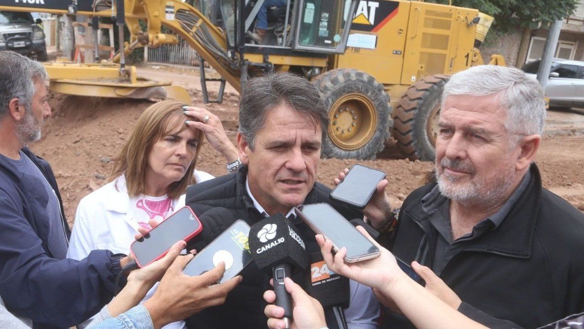 Mariano Gaido recorrió la obra de asfalto en Villa Ceferino y anticipó ...