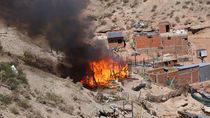 el fuego consumio una casilla en pocos minutos y los bomberos tuvieron que llegar a pie el fuego consumio una casilla en pocos minutos y los bomberos tuvieron que llegar a pie