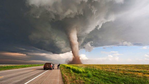 Mandan cazadores de tormentas de EE.UU. al país