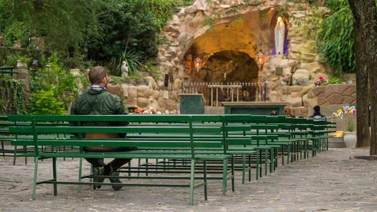 La familia visitaba el santuario de Lourdes cuando ocurrió el robo que dejó sin el dinero del tratamiento a su hija.