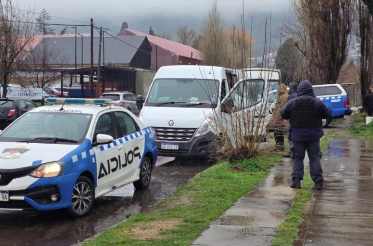 Hallaron un hombre muerto adentro de una camioneta estacionada: había fallecido 36 horas antes