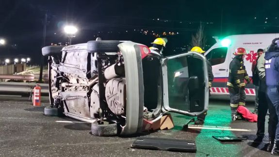 Dos heridos en un vuelco provocado por el hielo en la Ruta 40