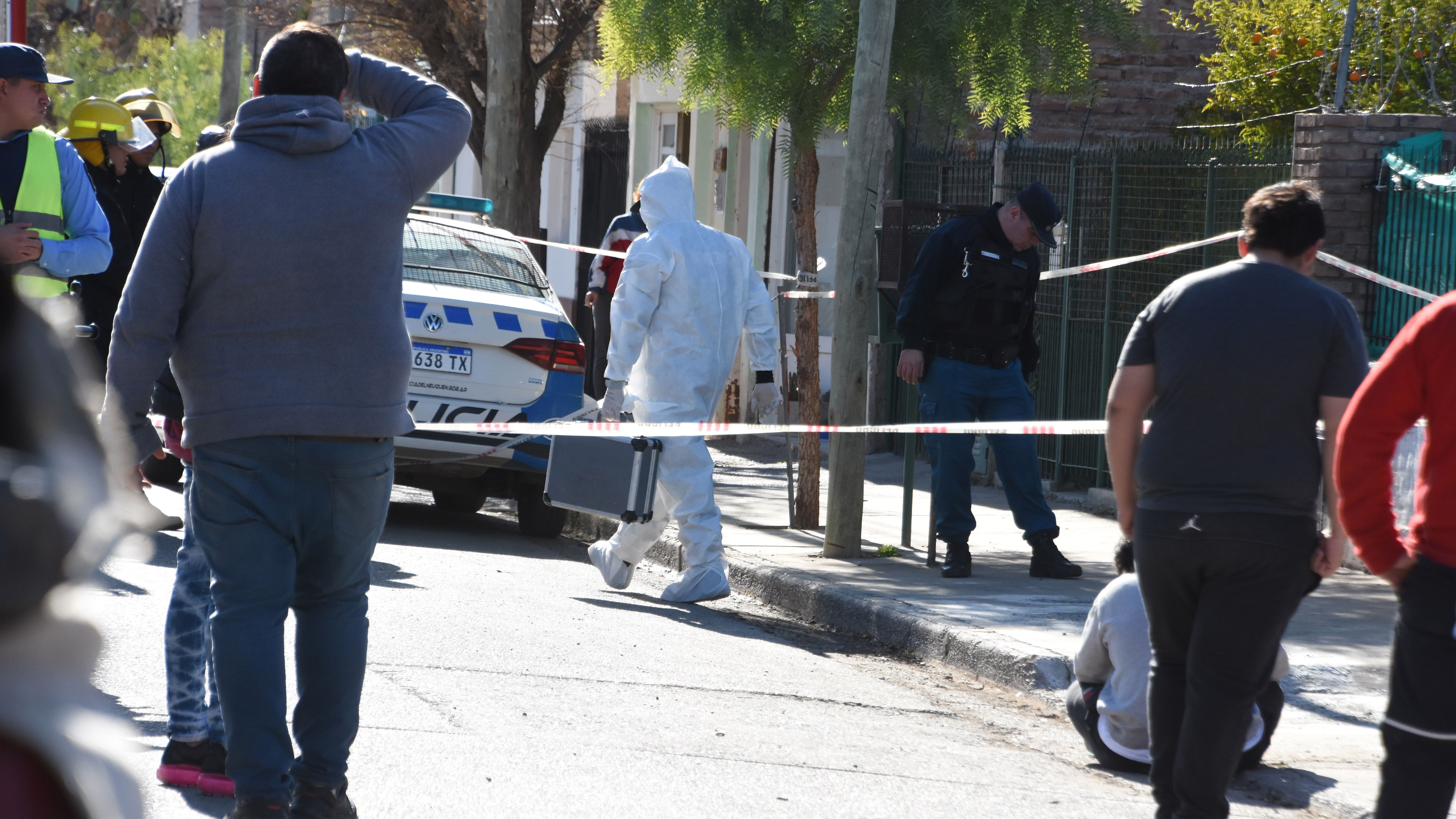 Hallan a una pareja muerta en Huiliches: dormían y se intoxicaron con monóxido