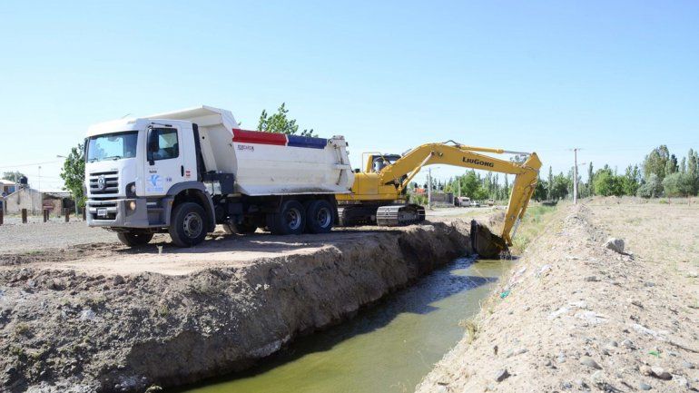El canal está cerca de la laguna de San Lorenzo y se ensucia seguido.