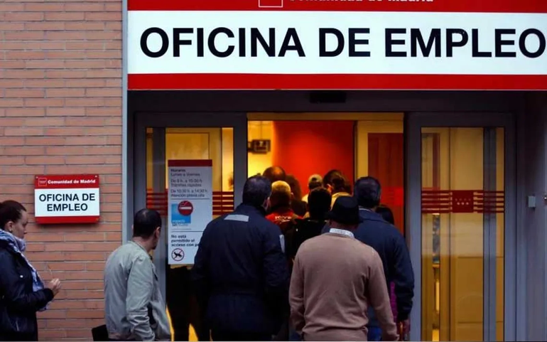 España flexibilizó los requisitos para extranjeros sin papeles