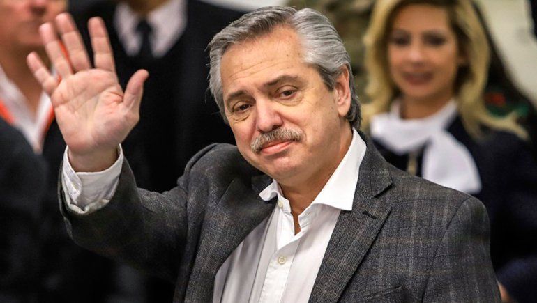 Fernández llega a La Angostura con escala en La Pampa