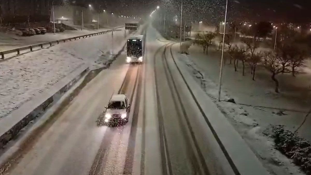 Alerta extrema: continúa la nieve en Neuquén y se extiende a Río Negro