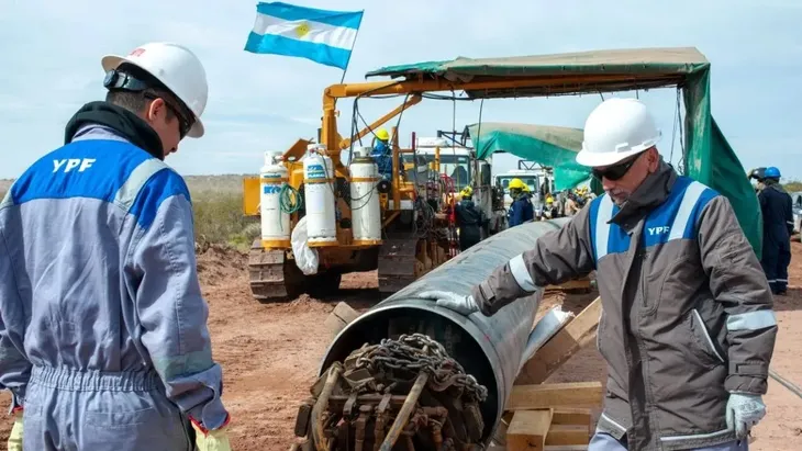 La economía genera dólares, pero no logra traducirlos en mejora del consumo ni del empleo. La economía genera dólares, pero no logra traducirlos en mejora del consumo ni del empleo.