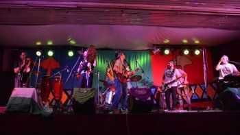 la banda mapuche que abrira los shows de roger waters la banda mapuche que abrira los shows de roger waters