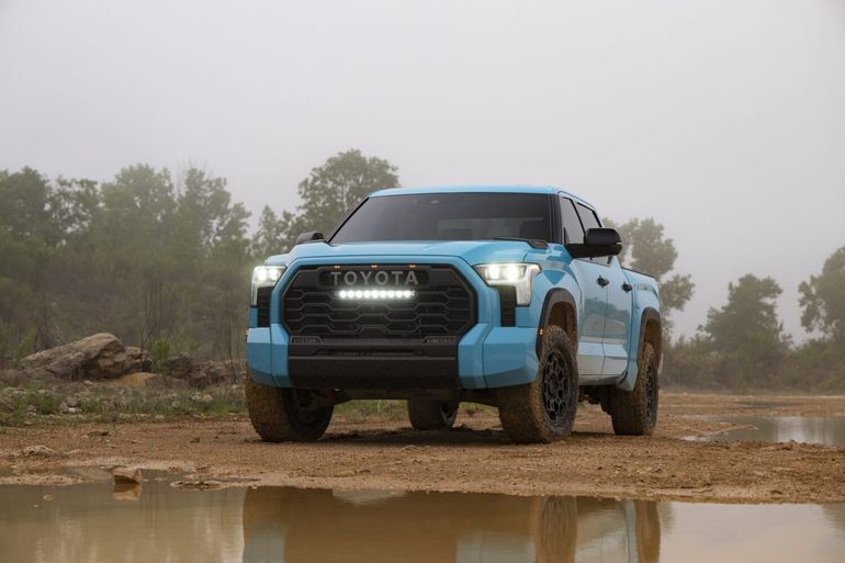La versión TRD Pro incorpora mejoras específicas para el uso off-road, como bloqueo de diferencial trasero y cámaras de entorno multiterreno. Foto: Toyota La versión TRD Pro incorpora mejoras específicas para el uso off-road, como bloqueo de diferencial trasero y cámaras de entorno multiterreno. Foto: Toyota