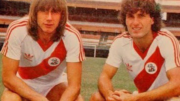 Ruggeri y Gareca, de Boca a River. Montenegro besó la de River ante el Rojo. Perico Pérez, de Racing al Diablo.&nbsp;
