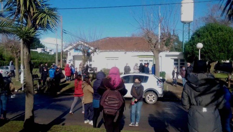 Rastreó su teléfono para recuperarlo y le dieron una paliza