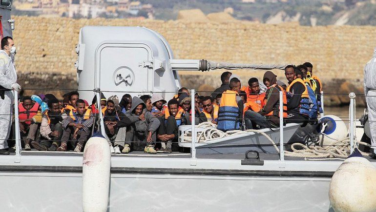 Ahora Italia autoriza el desembarco de unos 400 migrantes