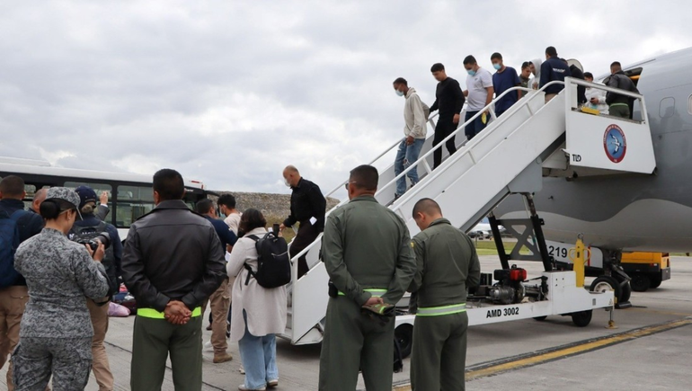 Llegaron a bordo de un avión que contrató ICE
