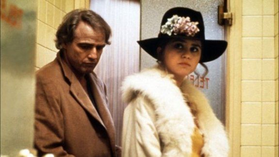 Marlon Brando y Maria Schneider en una escena del polémico film. &nbsp;