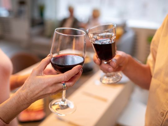 El vino NOLO mantiene el ritual social sin la presencia de graduación alcohólica tradicional.