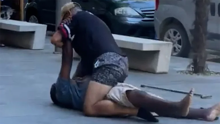 Asesinaron a un vendedor nigeriano en la calle y nadie intervino