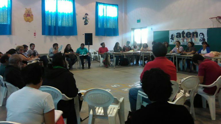 El plenario de ATEN se desarrolla en la Escuela Quellén.