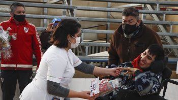 hinchas de river sorprenden a todos con un gol de merienda hinchas de river sorprenden a todos con un gol de merienda