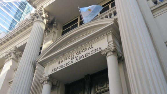 ¿Nuevo cepo? Definen límites para comprar dólares en la Bolsa