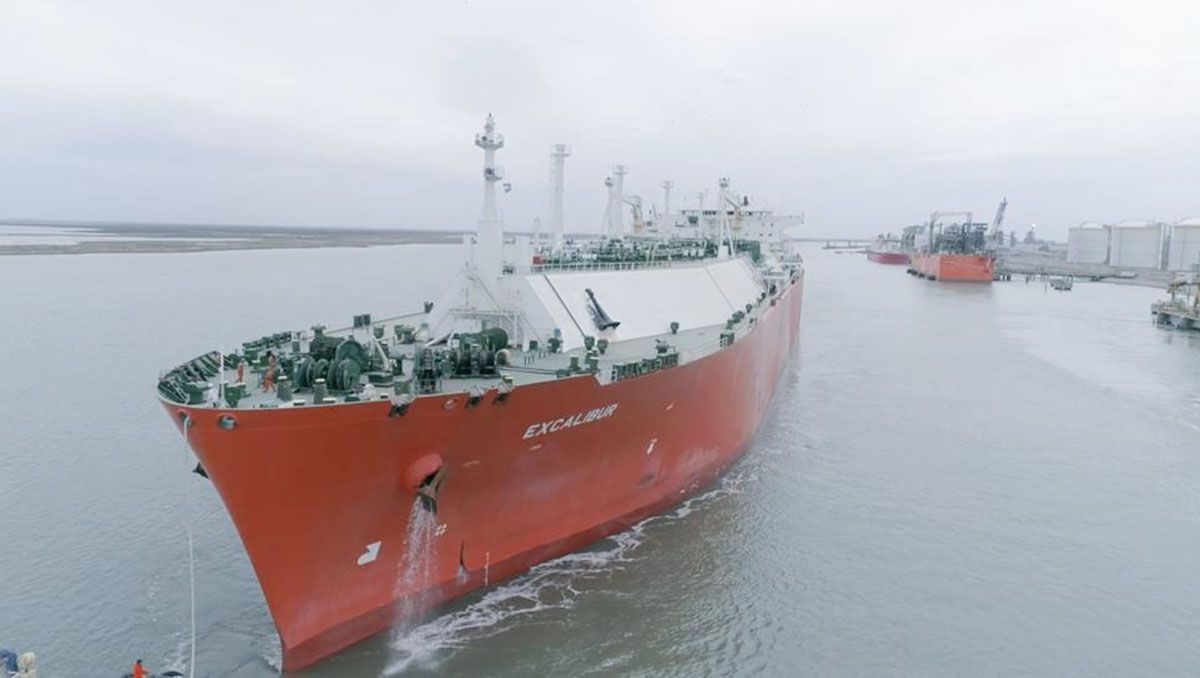 YPF avanza con los contratos de exportación de GNL.