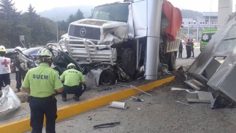 Camión atropelló a 19 personas y mató a siete