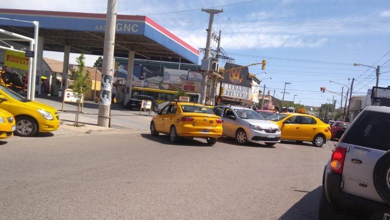 Los caza Yupi: taxistas emboscaron a otra conductora