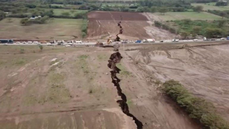 Una enorme grieta que apareció en Kenia dividirá a África en dos