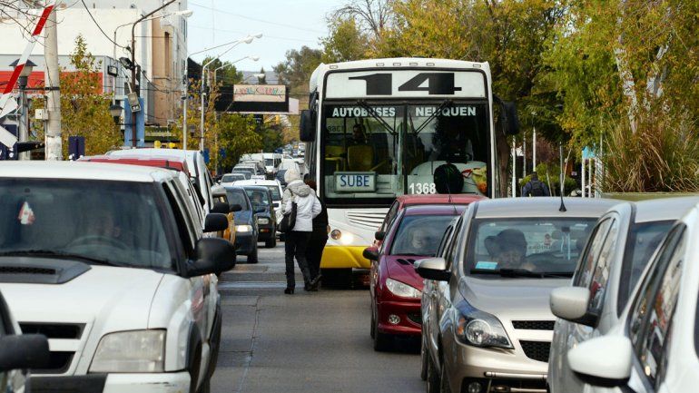 El Metrobús costará 125 millones de pesos. Es una forma de agilizar el tránsito entre el oeste y la zona centro y mejorar el traslado de miles de neuquinos.