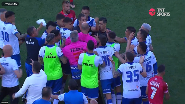 Vélez y Argentinos Juniors protagonizaron un final con polémica.