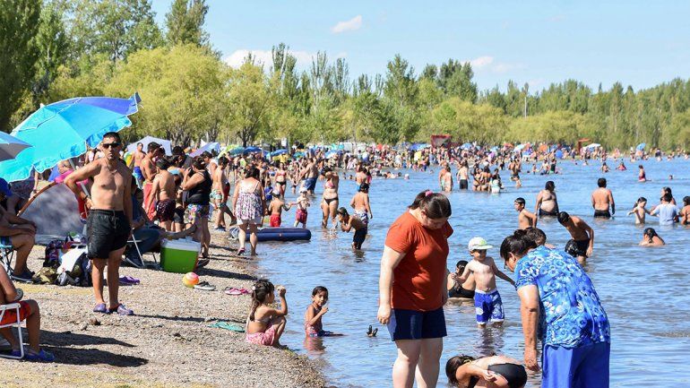 45 mil neuquinos fueron al Limay el primer día del año