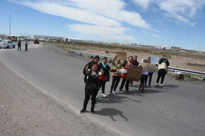 Hay otro corte en la Autovía Norte y Casimiro Gómez. Hay otro corte en la Autovía Norte y Casimiro Gómez.