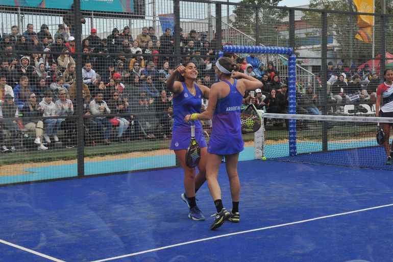 La picunense Daiara Valenzuela y su compañera la bonaerense Cecilia Reiter grandes protagonistas en el pádel.