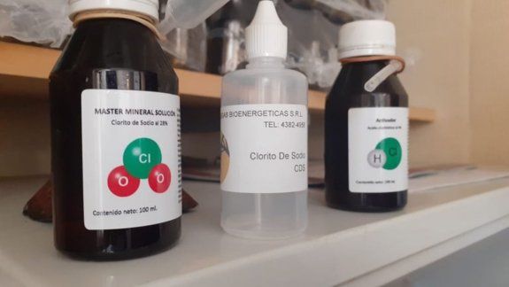 Prohíben un alcohol etílico trucho y un kit para hacer dióxido de cloro