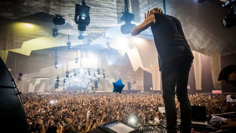 Cinco jóvenes murieron tras consumir drogas sintéticas en la Time Warp de Costa Salguero.